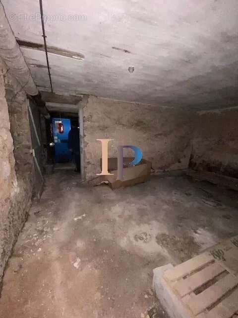 Appartement à COURS-LA-VILLE