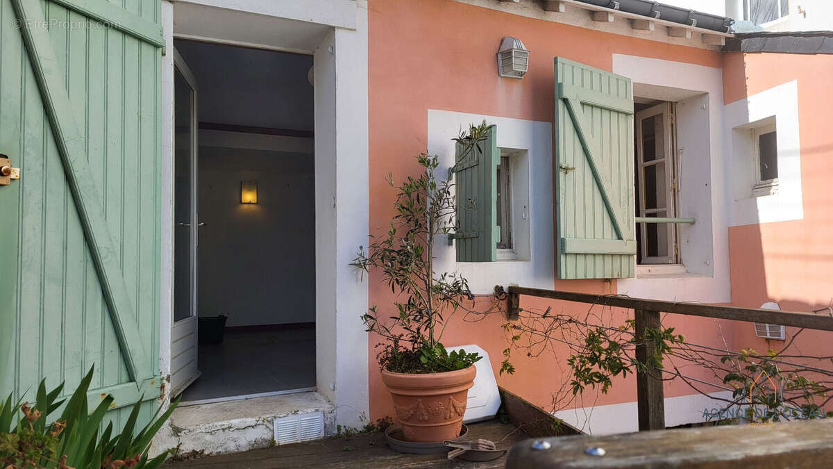 Maison ancienne à rénover au coeur du Palais, face à la mer - photo 12