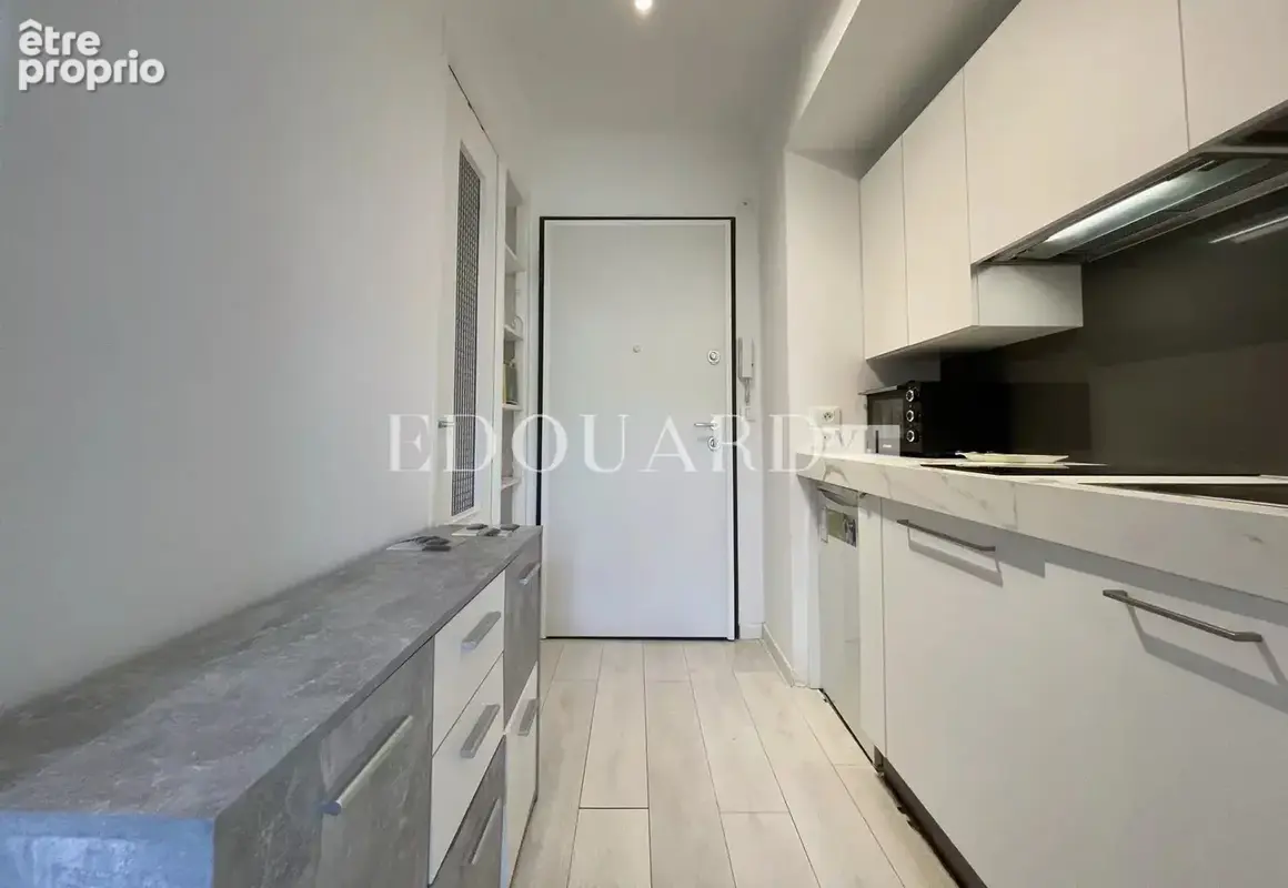 En exclusivité studio avec échappée mer, dans magnifique immeuble bourgeois en plein centre de Menton - photo 4