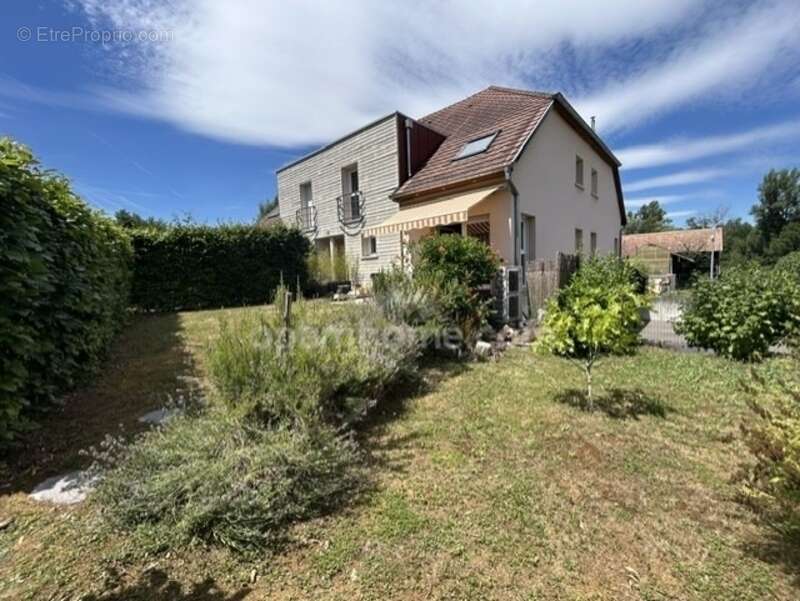 HUNDSBACH, Magnifique Duplex/Jardin, 81.28m² (77.83m² carrez), 3chambres, jardin privatif 100m², garage XXL 3voitures 50.60m². A - photo 2