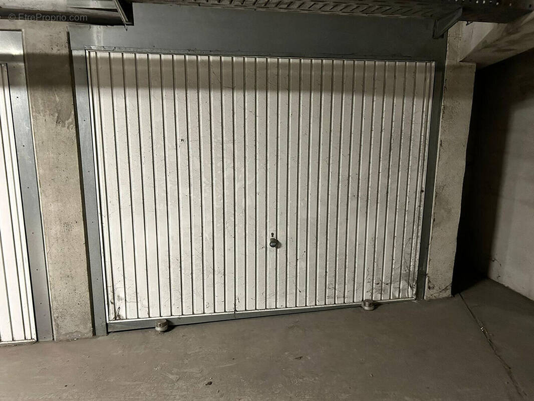 Parking à MARSEILLE-9E