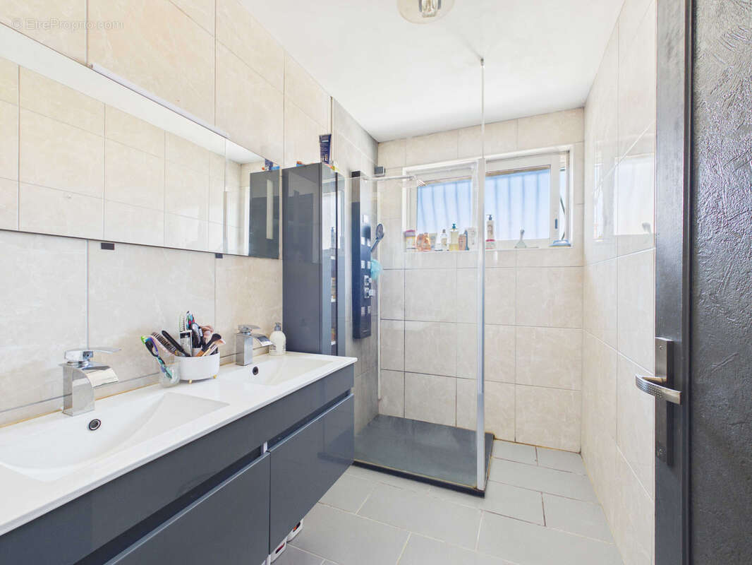 Maison à MONTROND-LES-BAINS