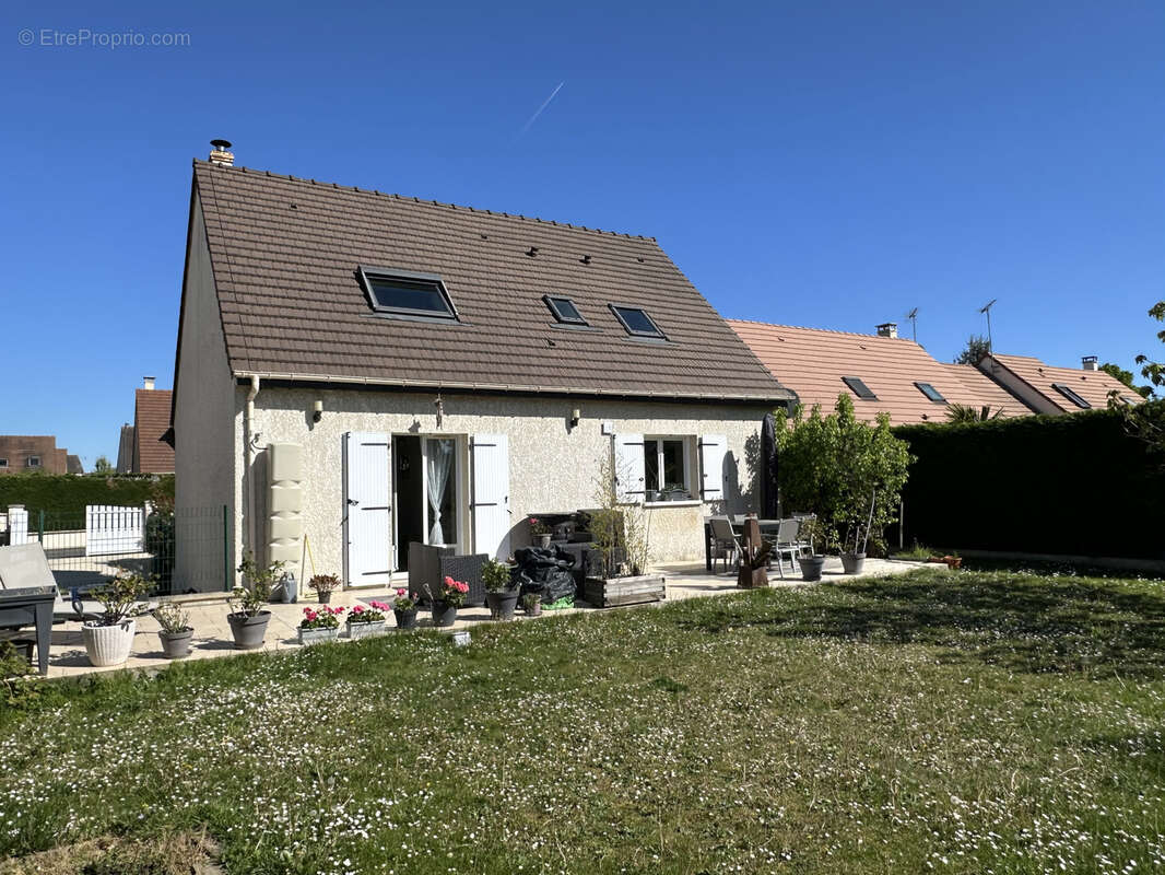 Maison à VAUX-LE-PENIL
