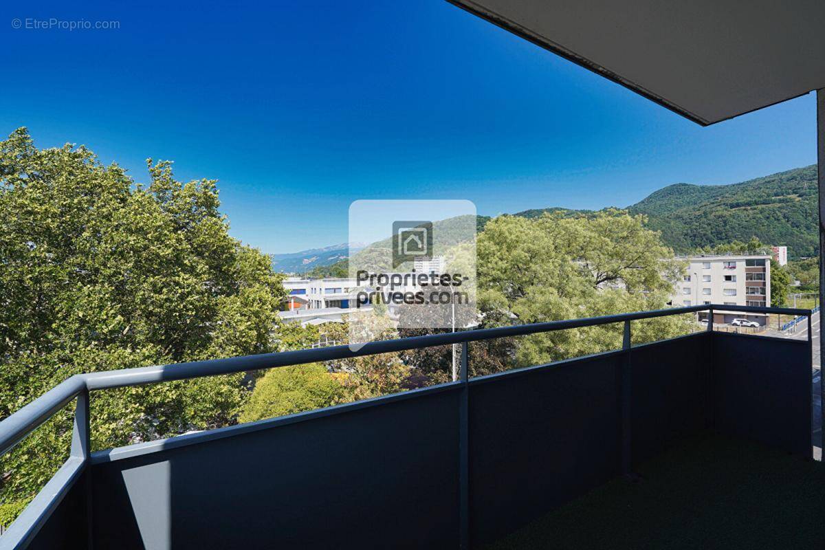 Appartement à SAINT-MARTIN-D'HERES