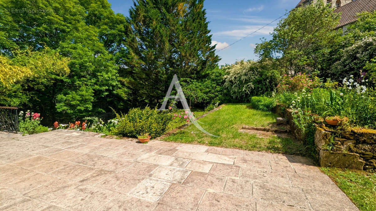 Maison à BLANQUEFORT-SUR-BRIOLANCE