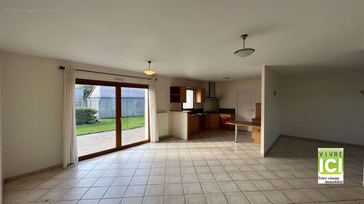 Maison à LA CHAPELLE-BASSE-MER