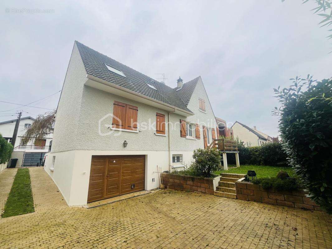 Maison à ROISSY-EN-BRIE