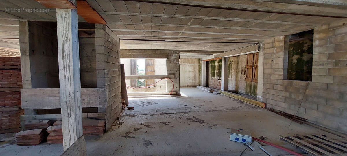 OPPORTUNITE RARE - Immeuble de plus de 1 000 m2 à rénover - photo 12