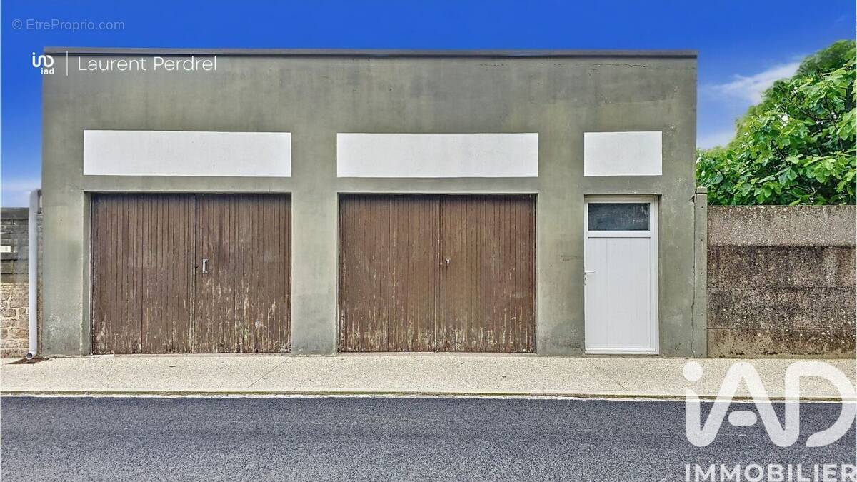 Photo 1 - Parking à CADEN