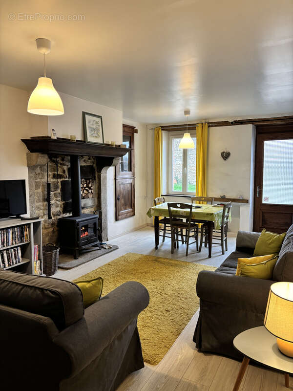 Maison à SAINT-PRIEST-LA-PLAINE