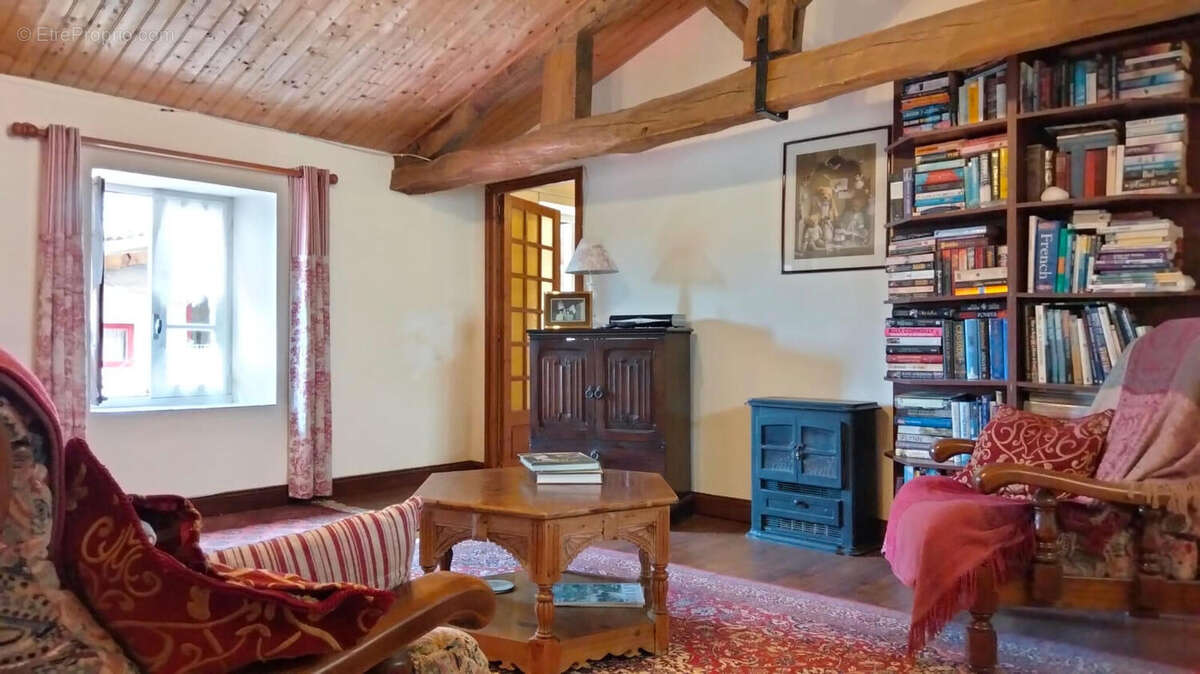SALON 2 - Maison à SALLES-DE-VILLEFAGNAN