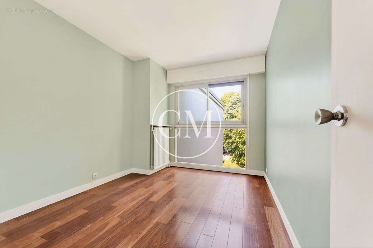 Appartement à BUC