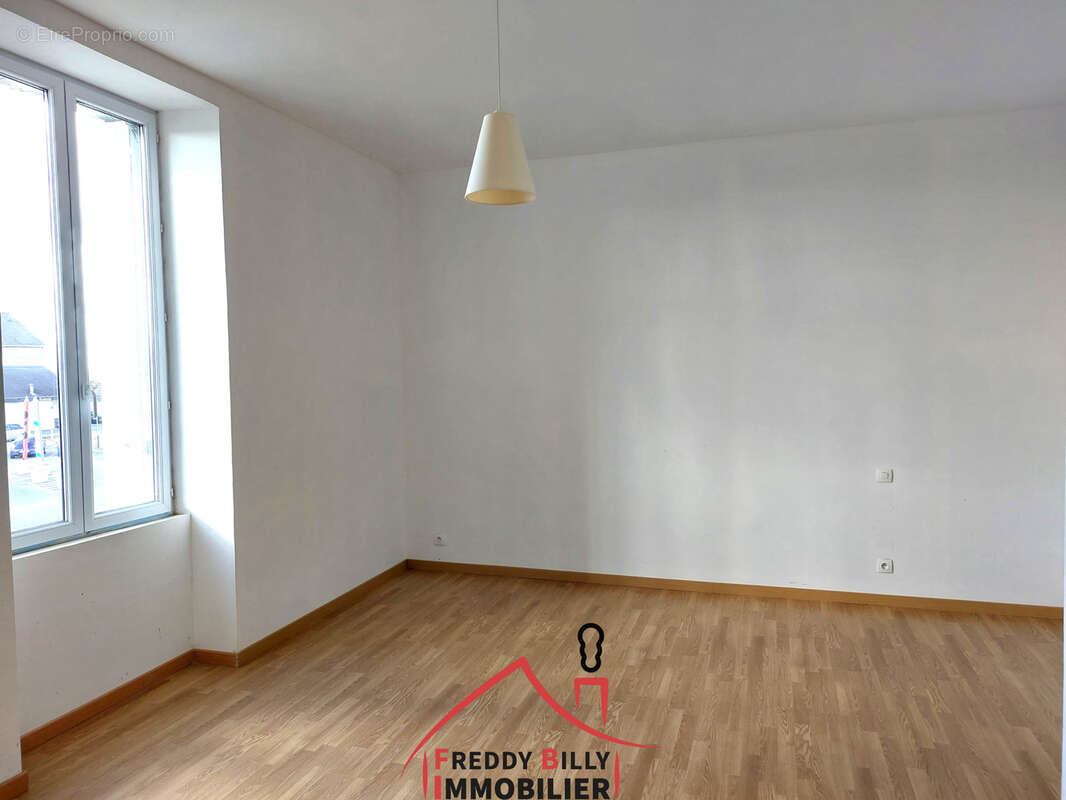 Maison à SAINT-VARENT