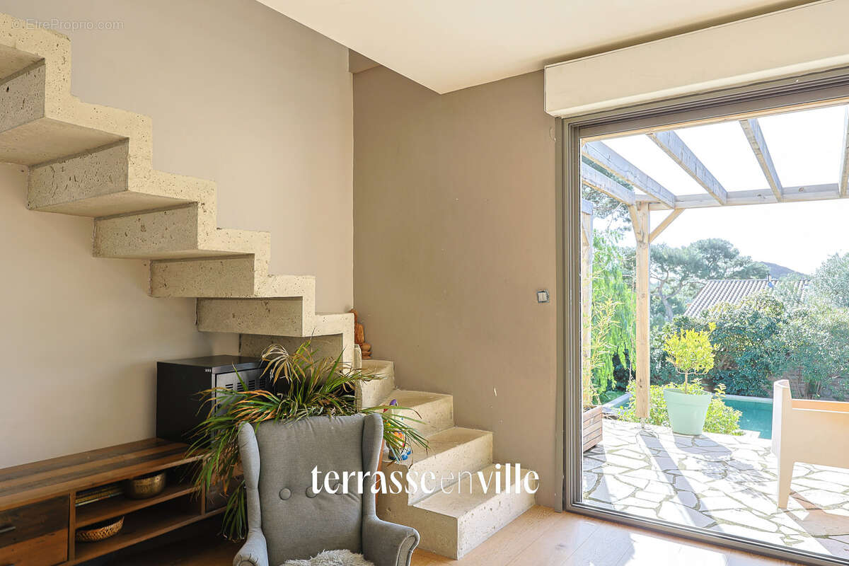 La ciotat - figuerolles - maison familiale - t6 - 204 m2 + t2 40 m2 - piscine - parcelle 1041m2 - vue mer - 1 - photo 23