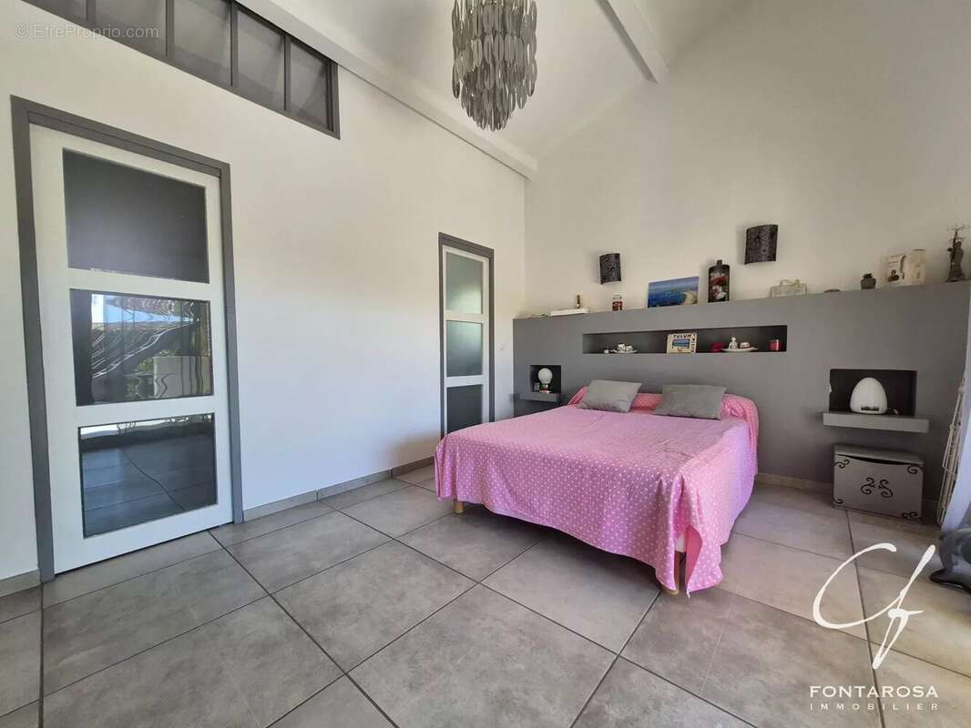 Maison à PUGET-SUR-ARGENS