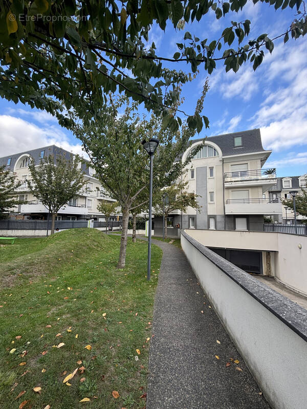 Parking à SARTROUVILLE