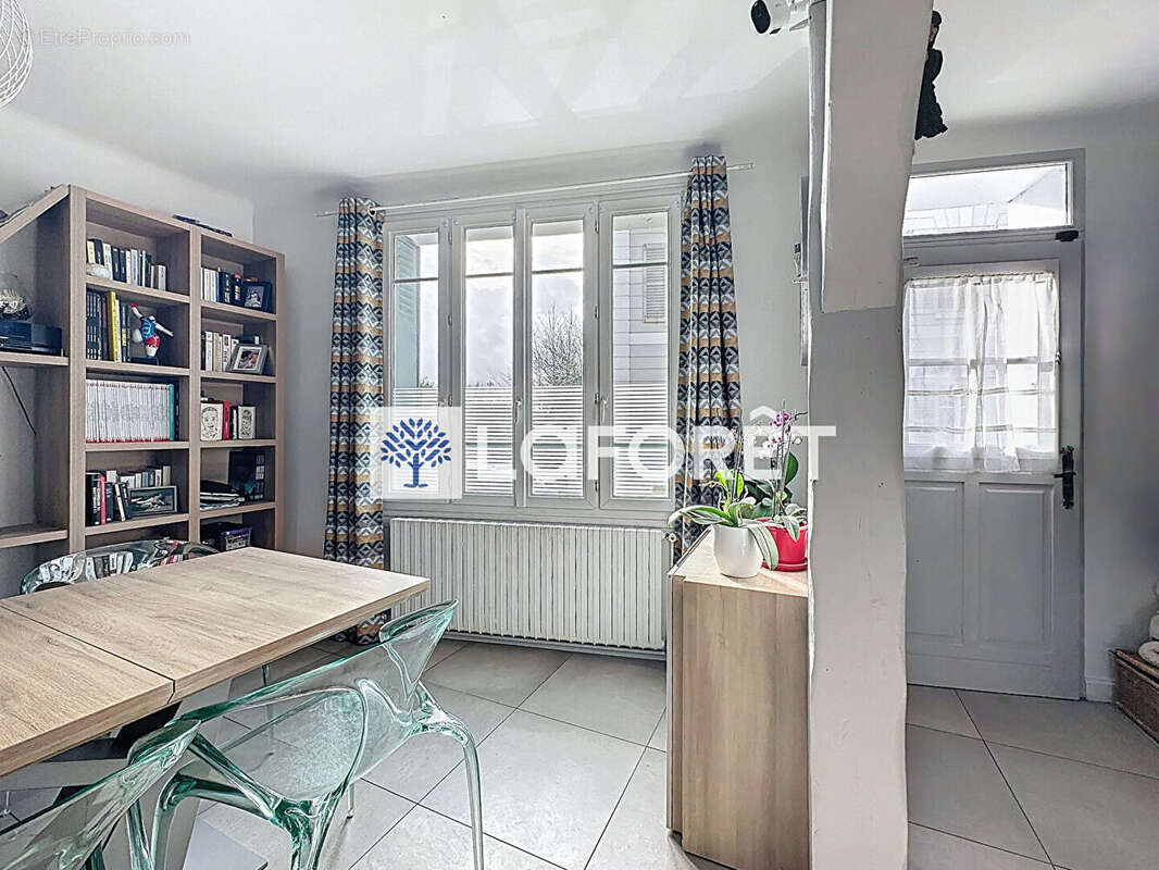 Maison à SAINT-NOM-LA-BRETECHE