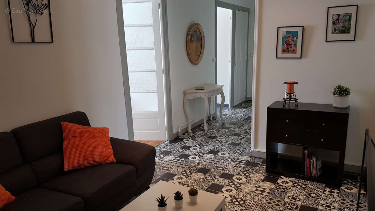 Elégance et valeur : T2 Bis avec balcon 4ème étage avec ascenseur - photo 3