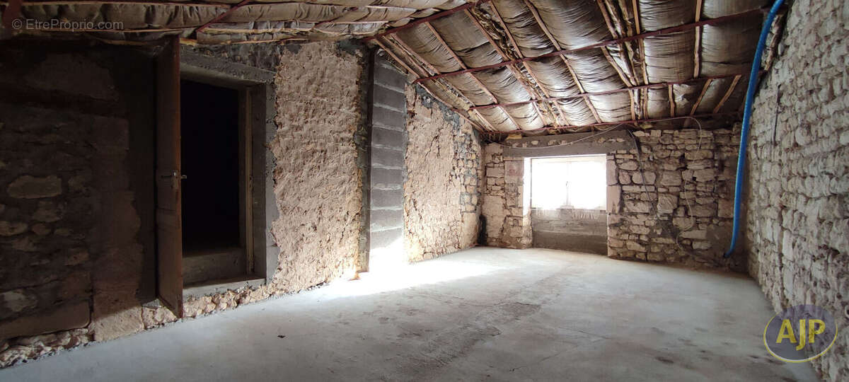 Maison à SAINT-PALAIS-DE-PHIOLIN