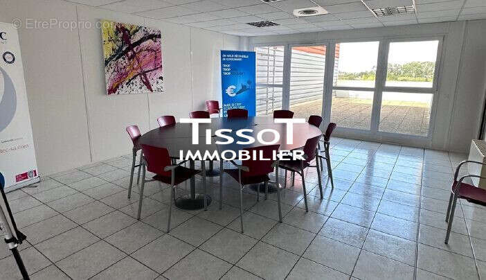 Commerce 3923 m² à Lunel  - photo 3