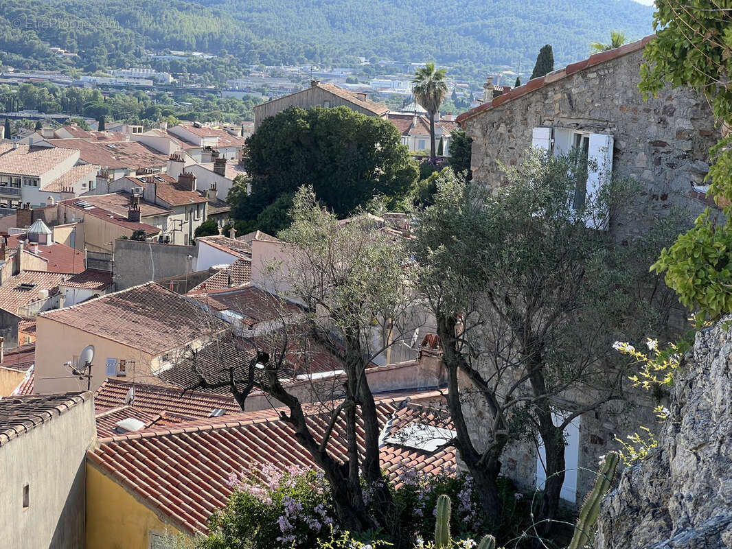 T2 lumineux de 61m2   Vue exceptionnelle sur les îles d’Or   Centre historique de Hyères - photo 5