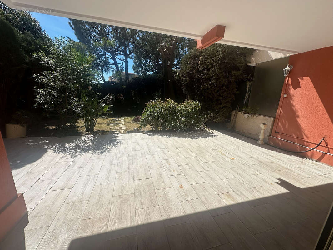 Appartement à SAINT-LAURENT-DU-VAR