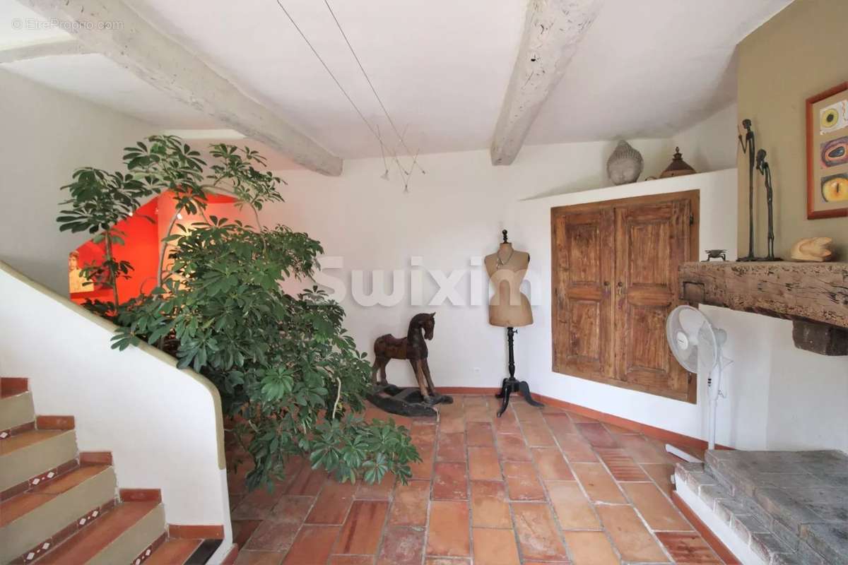 Maison à ENTRECASTEAUX