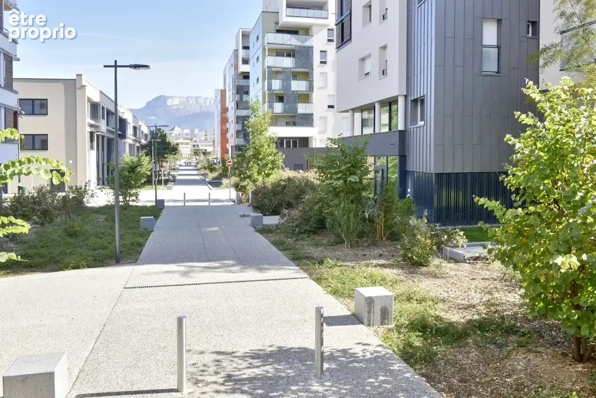 Parking à MEYTHET
