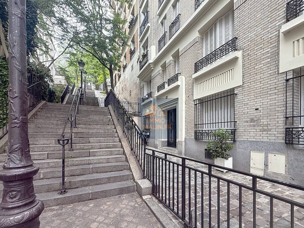 Facade - Appartement à PARIS-18E