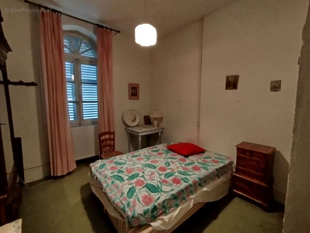 Maison à SAINT-TRIVIER-DE-COURTES