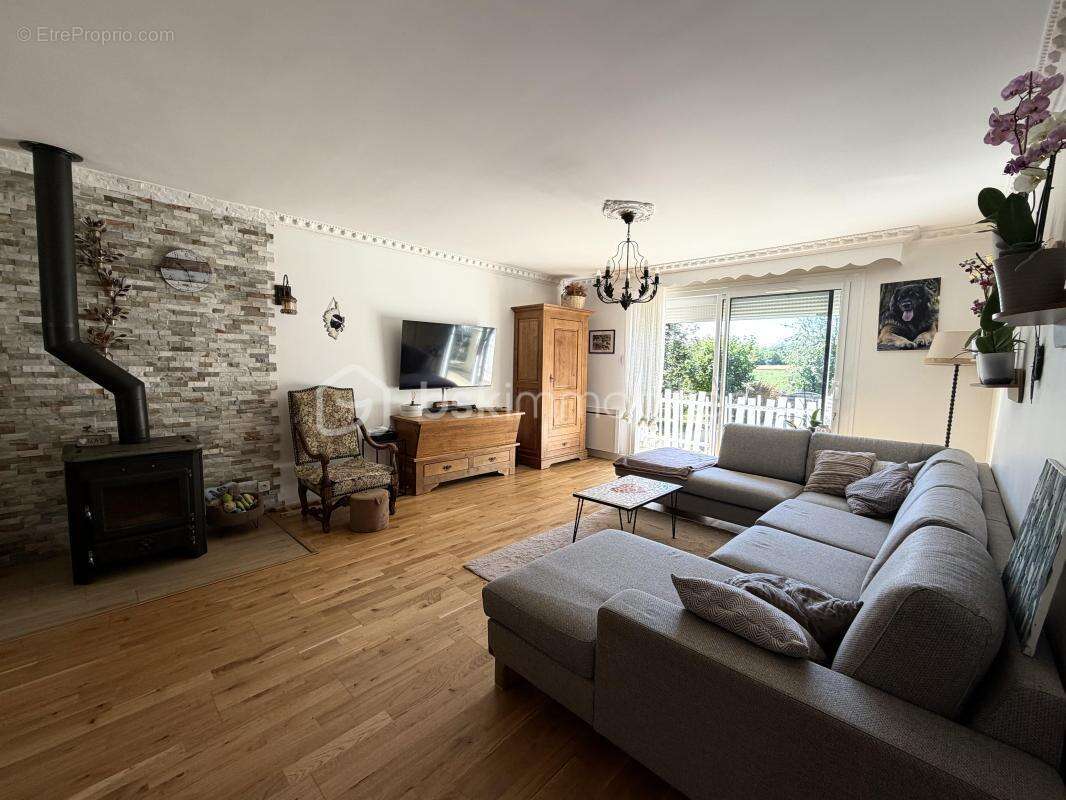 Maison familiale avec sous-sol, 4 chambres , dépendance et bois - photo 11