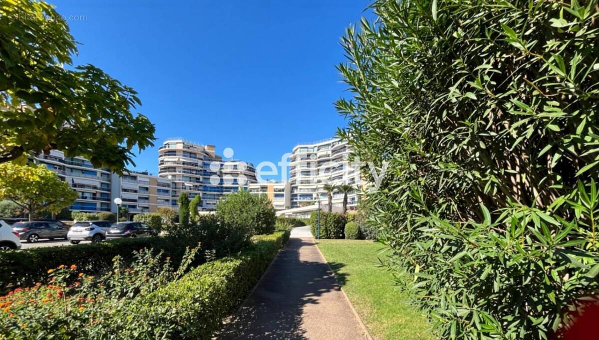 Appartement à MANDELIEU-LA-NAPOULE