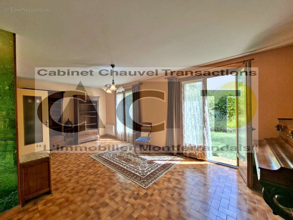 Maison à CEYRAT