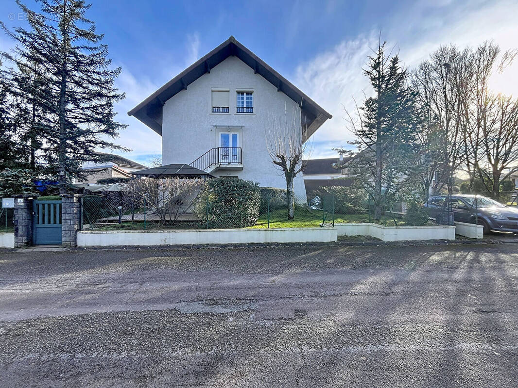 Maison à IS-SUR-TILLE