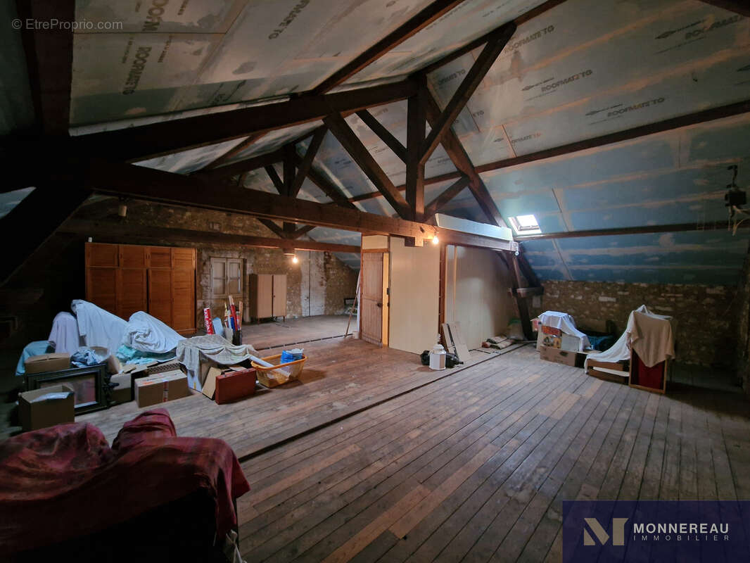 Maison à MONTMOREAU-SAINT-CYBARD