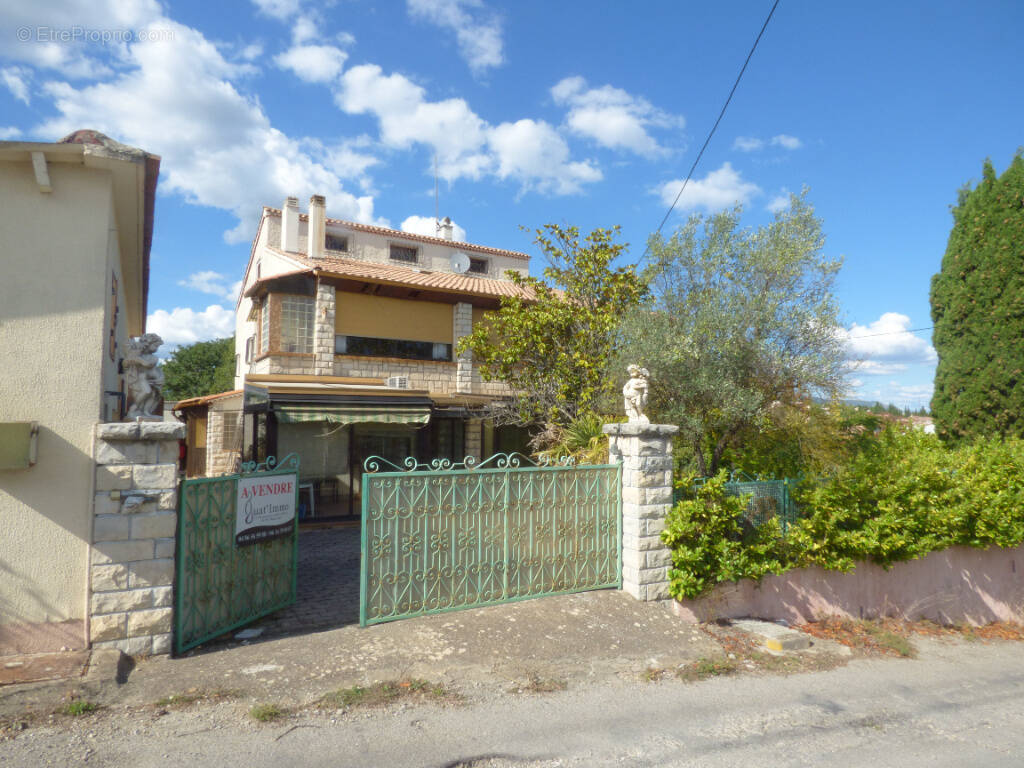 Maison à SAINTE-TULLE