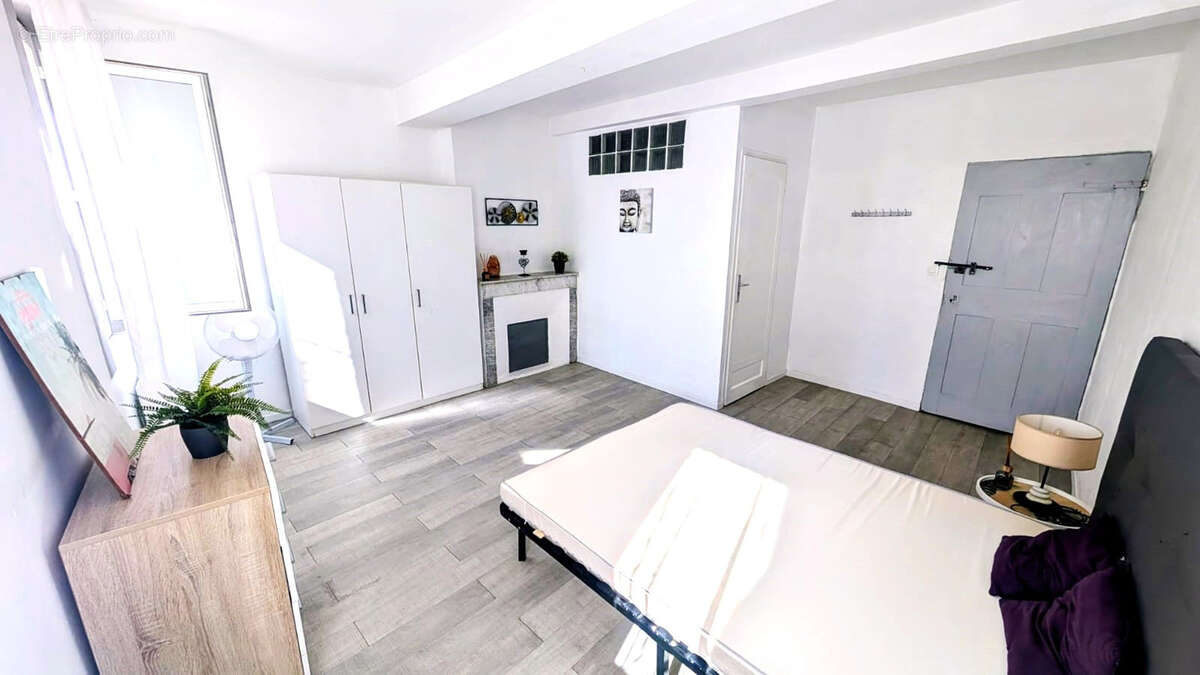 Appartement à SIX-FOURS-LES-PLAGES