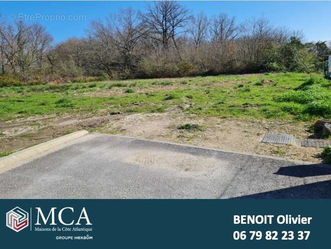 Terrain 613 m² à Breuillet  - photo 3