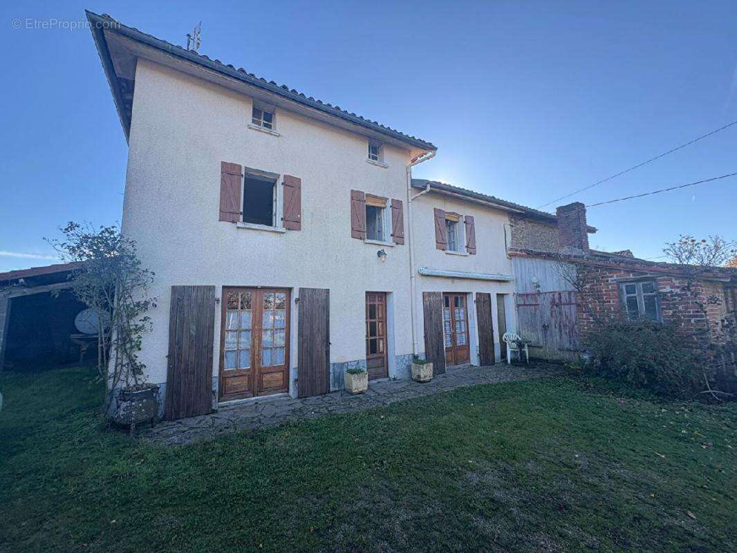 Maison 113 m² à Saint-Yrieix-Sous-Aixe  - photo 2