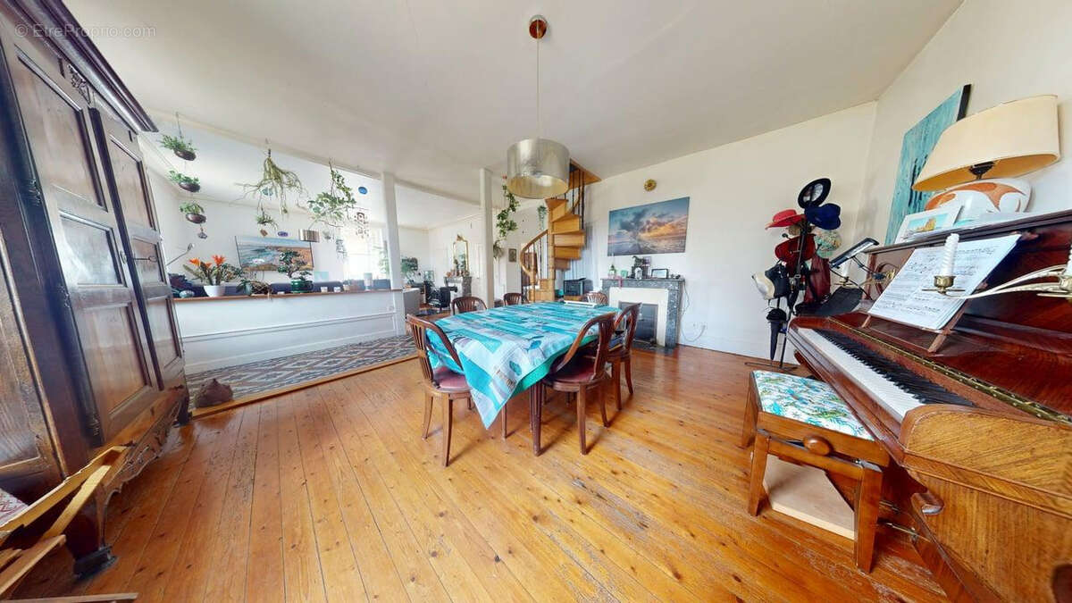 Maison à LONGWY-SUR-LE-DOUBS