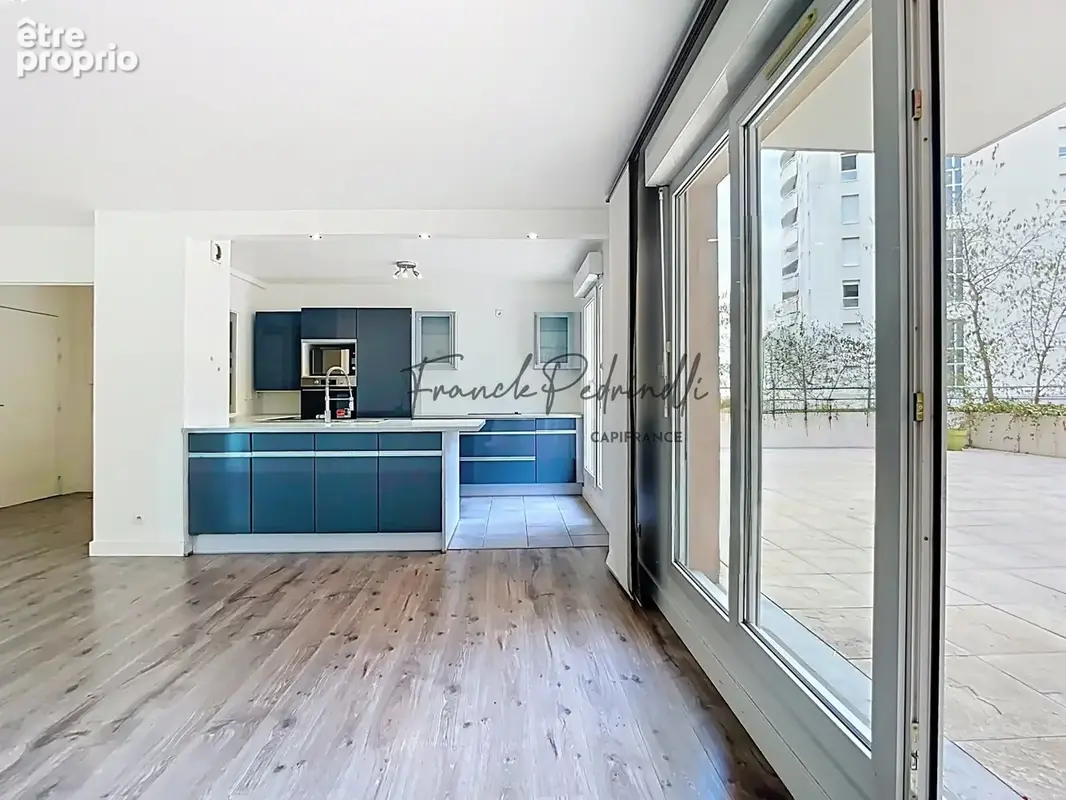 Beau T3 72 m²  VILLEURBANNE (69) CHARPENNES – Place Charles Hernu avec terrasse 75 m² - photo 3