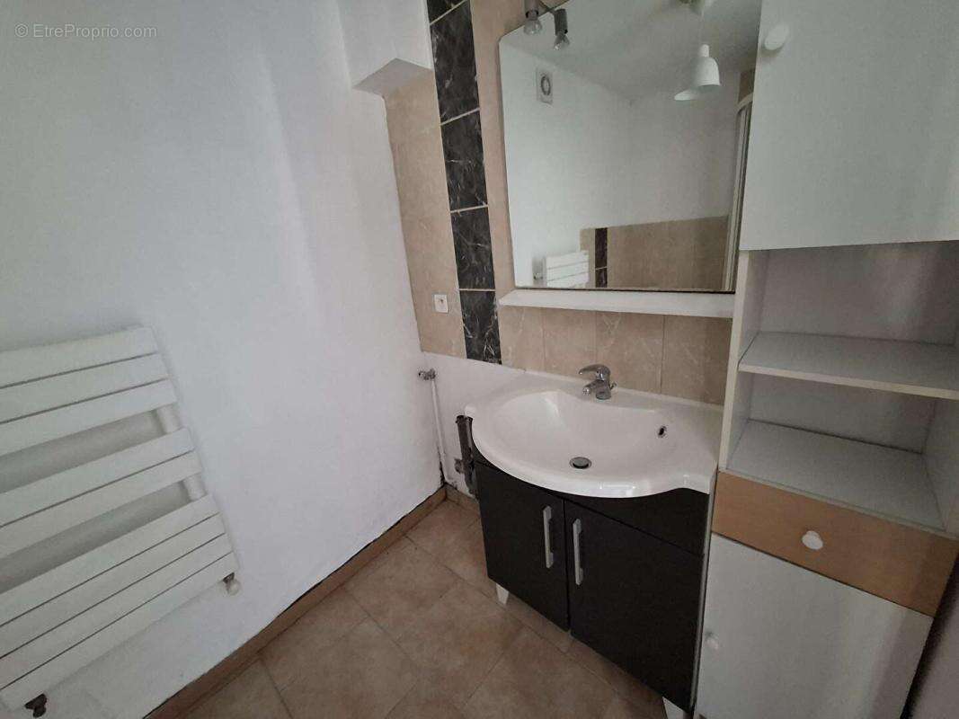 Immeuble comprenant 3 appartements 205m² + dépendances RUGLES - photo 13