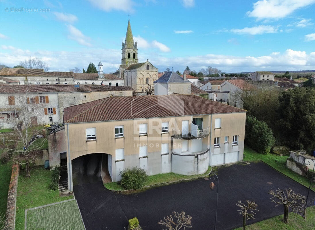 Appartement à ROULLET-SAINT-ESTEPHE