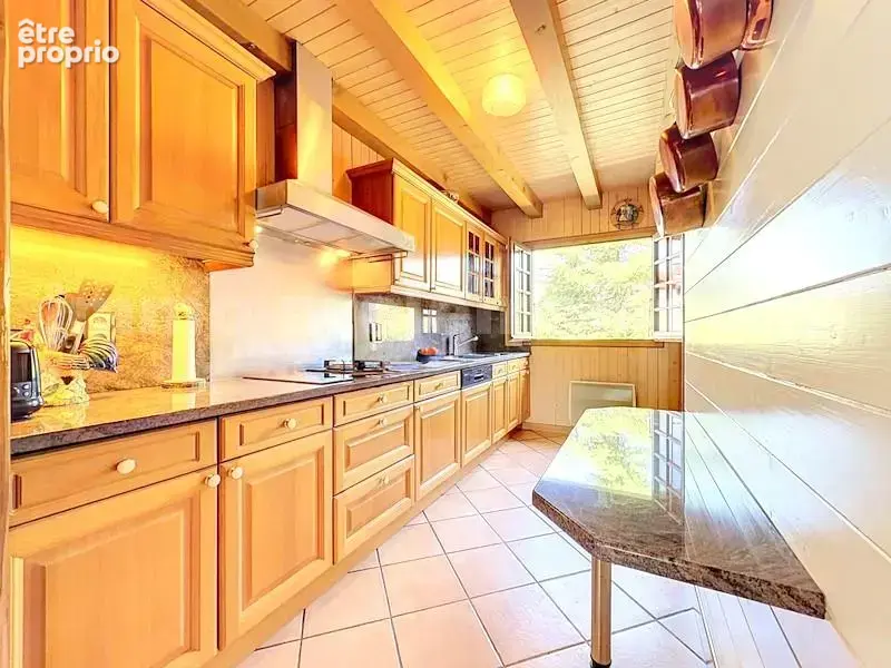 CHALET_FILLINGE_5_PIECES_FRONTIERE_SUISSE_GENEVE_SUPERBE_BEAUX_VOLUMES_CUISINE_SEJOUR_ENTREE_chambre_SEJOUR_ENTREE_CHAMBRE_SALLE_DE_BAINS_EXTERIEUR_TERRAIN_