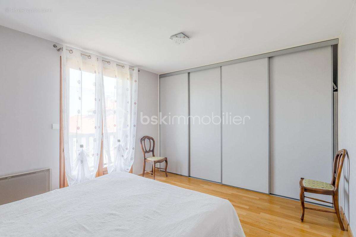 Maison au calme avec 4 chambres et un bureau sur sous sol complet - photo 16