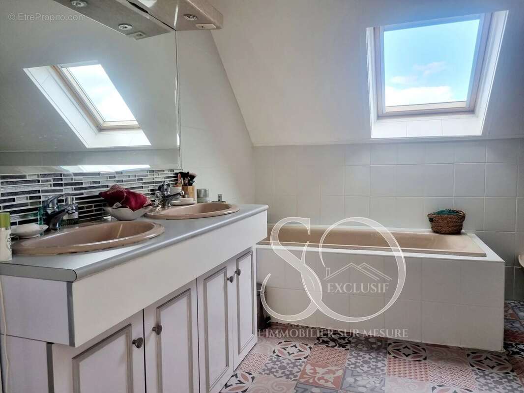 Maison à MEZIERES-SUR-SEINE