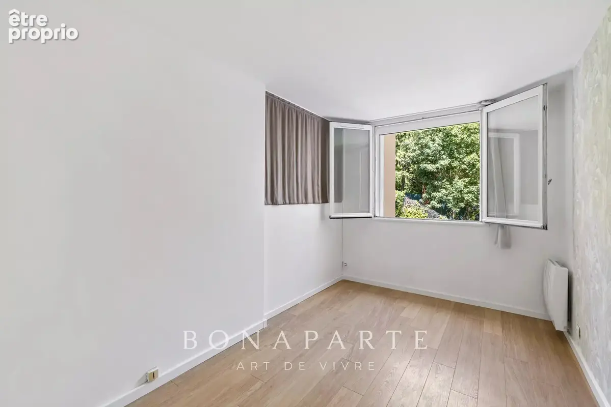 SEVRES - Appartement de 69 m² avec parking dans une résidence rénovée - photo 7