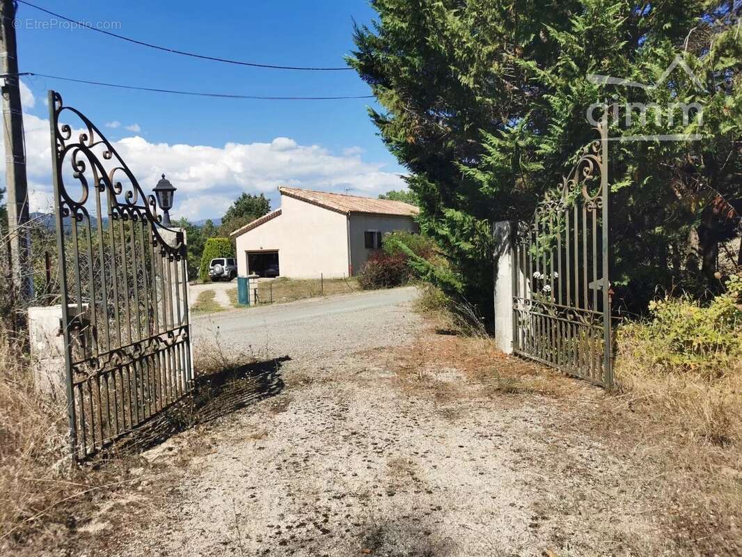 Appartement à LABLACHERE