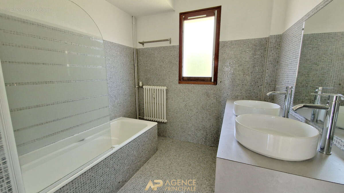 Appartement T4 - 3 chambres - Saint-Éloi proche Hyper-Centre- La Rochelle - photo 5
