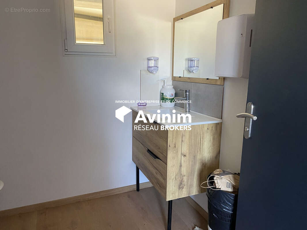 Commerce 255 m² à Le Cannet-Des-Maures  - photo 7